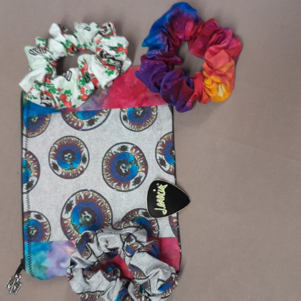 Grateful Dead scrunchie set with zipper pull bag